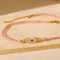 Détail du pendentif tarot doré avec rayons en émail rose et cristal coeur rouge - Collier Coeur Rose