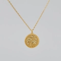 Gouden ketting met bloemreliëf munt hanger, zirkonia accenten en fijne O-ketting - October-Marigold / Goud