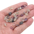 Pendentifs en fluorite naturelle de couleurs variées avec boucles dorées en main - Environ 5-10mm (5 pièces/paquet) / Fluorite