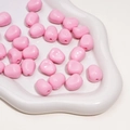 Perline irregolari in acrilico rosa per gioielli fai-da-te su vassoio in ceramica - Rosa