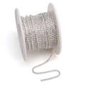 Silberne Kupfer-Krallenkette mit klaren Strasssteinen auf einer Spule für DIY-Schmuck - 1.5mm / Silber / Weißer Zirkonia