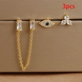 Makro-Detail von 3-teiligem Evil Eye Ohrring-Set mit blauem Zirkon und goldenen Ketten - Integrierte Kette Böser Blick Dreiteiliges Set (Y25021-3) / Gold