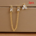 Detail eines 2er-Sets goldener Evil-Eye-Ohrringe mit Quastenketten und Zirkonia-Clustern - Zweifach-Piercing Kette Kleeblatt Zweiteiliges Set (Y25021-6) / Gold