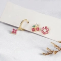Set di orecchini dorati con fiori rosa e perni a ciliegia su sfondo di seta bianca - Stile Fiore di Ciliegio (Y25027-1)