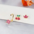 Set di 3 orecchini dorati con disegni di ciliegia, fiore e corona con cristalli lucidi - Stile Corona di Ciliegia (Y25027-5)