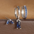 Vista macro de pendientes de plata con circonitas azul profundo de corte recto y marquesa - Juego Circonia Azul Plata