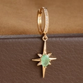Detailed close-up of vintage gold starburst earring with green stone and pavé diamonds - E1652 (E1652) / 1 Piece/Pack / Gold-Green