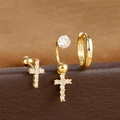 Détails de l'ensemble de trois boucles d'oreilles dorées avec zircon et croix - Forme de Croix - Or