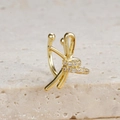 Detail der goldenen Schleifen-Ohrmanschette mit weißen Zirkonia auf Naturstein - Pave Schleife Stil (E1688 Gold)