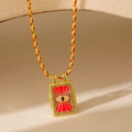 Détail du collier tarot doré avec pendentif oeil en émail et corde tissée colorée - Œil de Turquie Rouge