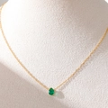 Élégant collier plaqué or 18 carats avec pendentif en zircone verte en forme de goutte - Collier Pierre de Naissance Goutte / Mai