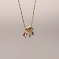 Detail der Goldkette mit Sternanhänger, rosa Herzstein und lila Edelsteinanhänger - Gold Herz Lila Zirkonia