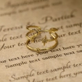 Bague ajustable dorée à trois couches avec des éléments de lune et d'étoile en zircon - Style Ajouré Étoile Lune à Triple Couche / Étoile et Lune Dorées (Or 14K)