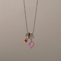 Halskette mit rosa Herz-Zirkonia, silbernem Flügelanhänger und Sternenmuster-Design - Silber Herz Zirkonia