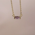 Collier minimaliste en or avec pendentif rectangulaire en zircon de couleur violette - Février