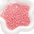 Macaron roze 5x5mm glazen rocailles voor DIY sieraden in een witte keramische kom, 450g - 5x5mm Ca. 100 Stuks / Licht Perzikroze