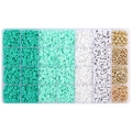 Kit bijoux DIY 28 cases avec perles heishi vertes, perles lettres et breloques dorées - 6mm / Système Vert