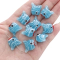 Perlina a forma di pesce in vetro blu cielo con venature bianche per gioielli fai-da-te - 18x15mm (Confezione da 1) / Blu