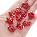 Perline a forma di pesce in vetro rosso fatte a mano con strisce bianche per gioielli - 18x15mm (Confezione da 1) / Rosso Vivo