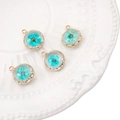 Set of four 18K gold-plated round pendants with blue dried hydrangea flowers in resin - 15x18mm (FGT656) 1 Piece/Pack / Gold Blue Flower