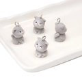 Set van vier grijze geflockte kattenhangers met zilveren ringen voor DIY sieraden - Katten Stijl (BFB44)