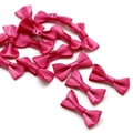 Noeuds artisanaux en ruban de satin rose pour loisirs créatifs et accessoires cheveux - 25 Pièces/Paquet (3x1.5cm) / Rose rouge