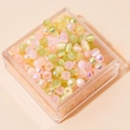 Bunte Macaron-Glasperlen mit AB-Beschichtung in quadratischer Acryl-Box für DIY - 4mm (Öffnung ca. 1mm, 450g/Packung, ca. 6750 Stk.) / Frühlingsblüten