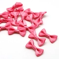 Lazos de cinta de satén rosa para accesorios de pelo DIY y suministros de artesanía - 3 cm x 1,5 cm (25 unidades/paquete) / Rosa oscuro
