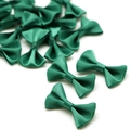 Noeuds en satin vert foncé pour accessoires cheveux DIY et décorations cadeaux - 25 Pièces/Paquet (4x2,5 cm) / Vert