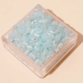 Irisierende hellblaue runde Glasperlen für DIY-Schmuck in transparenter Box - 4mm (Öffnung ca. 1mm, 450g/Packung, ca. 6750 Stk.) / Aqua