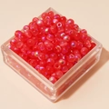 Rote irisierende Glasperlen für DIY-Schmuck in einer praktischen transparenten Box - 4mm (Öffnung ca. 1mm, 450g/Packung, ca. 6750 Stk.) / Rot