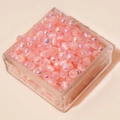 Rosa irisierende Aurora Glasperlen für DIY Schmuckherstellung in Acrylbox - 4mm (Öffnung ca. 1mm, 450g/Packung, ca. 6750 Stk.) / Rosenrosa