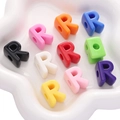 Perles alphabet R colorées en acrylique pour la création de bijoux et accessoires DIY - Largeur 14-21mm Hauteur 20-21mm Trou 5mm 500g/Paquet / Lettre R Couleurs Mélangées Aléatoires (Environ 168 pcs)