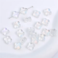 Cuentas de trébol de vidrio iridiscente de 10mm con agujero central para joyas DIY - 10mm (10 Piezas/Paquete) / Transparente