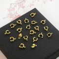 Connettori dorati per gioielli fai da te con texture martellata per ciondoli e collane - Gancio a Foglia / 4mm x 10mm 1 Pezzo / Oro