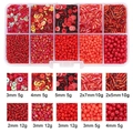 Vista de detalle de caja de 10 compartimentos con cuentas DIY rojas y doradas y lentejuelas - Paquete de 10 compartimentos / Serie Roja