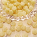 Pale yellow resin flower charm beads for DIY necklace and bracelet jewelry making - Yellow Fu Plaque / 10 Pcs/Pack (Hole Diameter Approx 1mm)