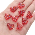 Perle de sapin de Noël rouge translucide avec points colorés pour bijoux artisanaux - Forme de sapin de Noël / 15x16mm (Trou d'environ 1mm) / Rouge