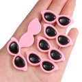 Roze cat-eye poppenzonnebril met zwarte glazen voor DIY speelgoed decoraties - Ronde Stijl / 10 Stuks/Verpakking (40x15mm) / Roze