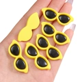 Miniatuur gele acryl zonnebril voor poppen en handgemaakte doe-het-zelf accessoires - Ronde Stijl / 10 Stuks/Verpakking (40x15mm) / Geel