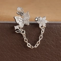 Vue détaillée des boucles d'oreilles fleur et papillon argentées avec zircone et chaîne - Argent(Y20486-4)