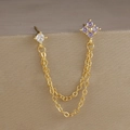 Dettaglio di doppi orecchini dorati con fiore in zircone lavanda e catene sottili - Stile Viola Chiaro(E1351) / Pezzo Singolo