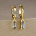 Dettaglio di orecchini geometrici placcati in oro con zircone blu e nappe a frangia - Un Paio / Blu Chiaro(Y20278)