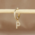 Macro shot of gold-plated P-letter earring with micro-pave cubic zirconia inlay - 1 Piece / Gold - Letter P