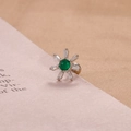 Dettaglio dell'orecchino a girasole con pietra verde e zirconi trasparenti - Stile Girasole (E1357-6) / Argento
