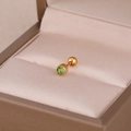 Élégante puce d'oreille en acier inoxydable doré ornée d'une pierre gemme verte brillante - Or Vert
