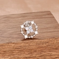 Détail de la boucle d'oreille en argent avec pétales d'opale bleue et zircons brillants - Style de Fleur en Opale Bleue avec Anneau Creux (60156-13-Argent Bleu)