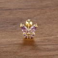 Detalle de pendiente de mariposa dorado con gemas púrpuras y cierre de rosca seguro - Dorado-Púrpura (Solo)