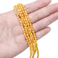Detailansicht der 3 mm gelben Süßwassermuschelperlen für DIY-Schmuck und Armbänder - 3x5mm (ca. 80 Stück/Packung) / Gelb