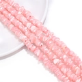 Detalle de hilos de cuentas de concha rosadas irregulares para creación de joyas DIY - Aprox 7-8mm (Aprox 110 Piezas/Paquete) / Rosa
